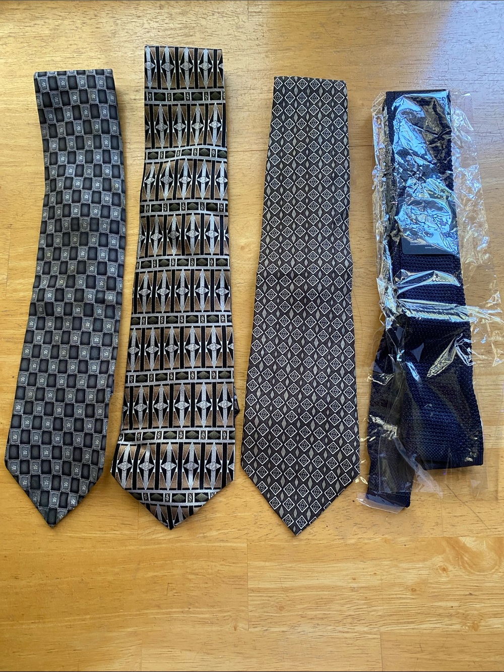! 4 ties different brands in good condition